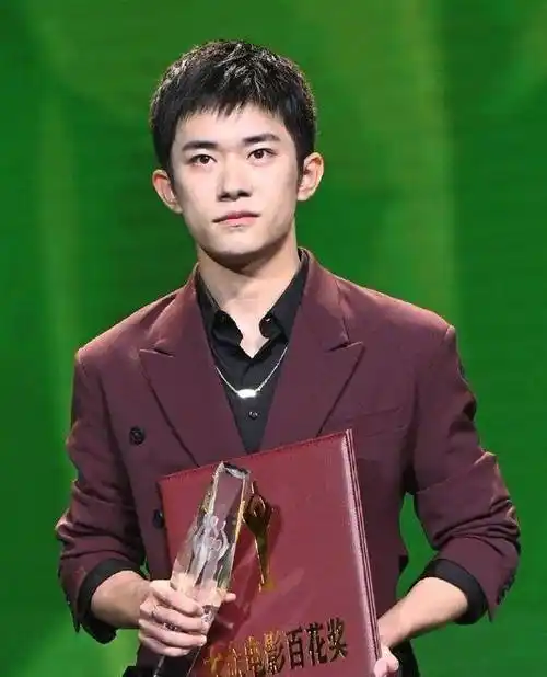 原创翻版成毅袁冰妍易烊千玺与她百花奖零交流这件事成避嫌关键