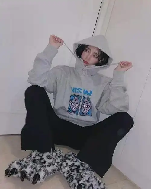 有种另类叫许佳琪做一字马,其他舞者都是双腿叉开,她的却学不会