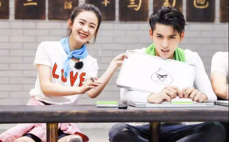 但是不少吃瓜群众都表示很支持赵丽颖与吴亦凡的合作