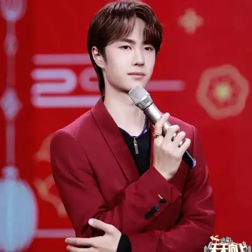 王一博年会套装西服红色台大舞台演出主持人男团西服套装