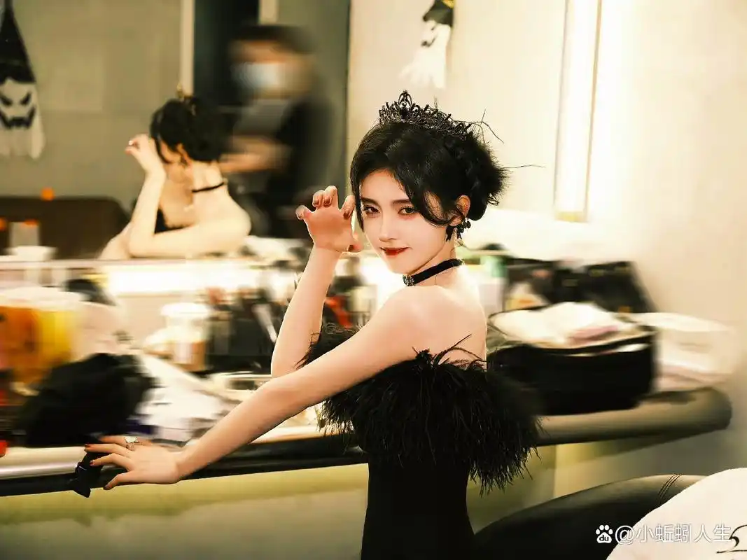 鞠婧祎黑天鹅造型太美了