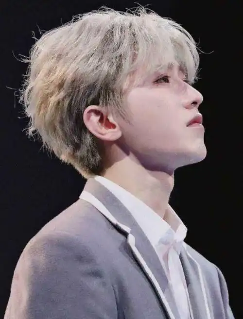 蔡徐坤颜值到底有多高看看他的落泪照粉丝天使在哭泣