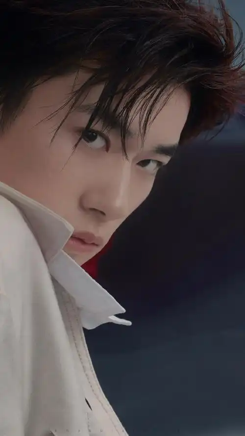 永远逃不掉易烊千玺的眼神,对视即狙击_高清图集_新浪网