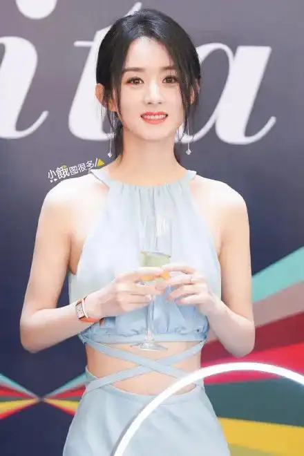 蚂蚁腰蝴蝶背产后复出赵丽颖靠健身小优势连续冲上热搜网友直言太绝了