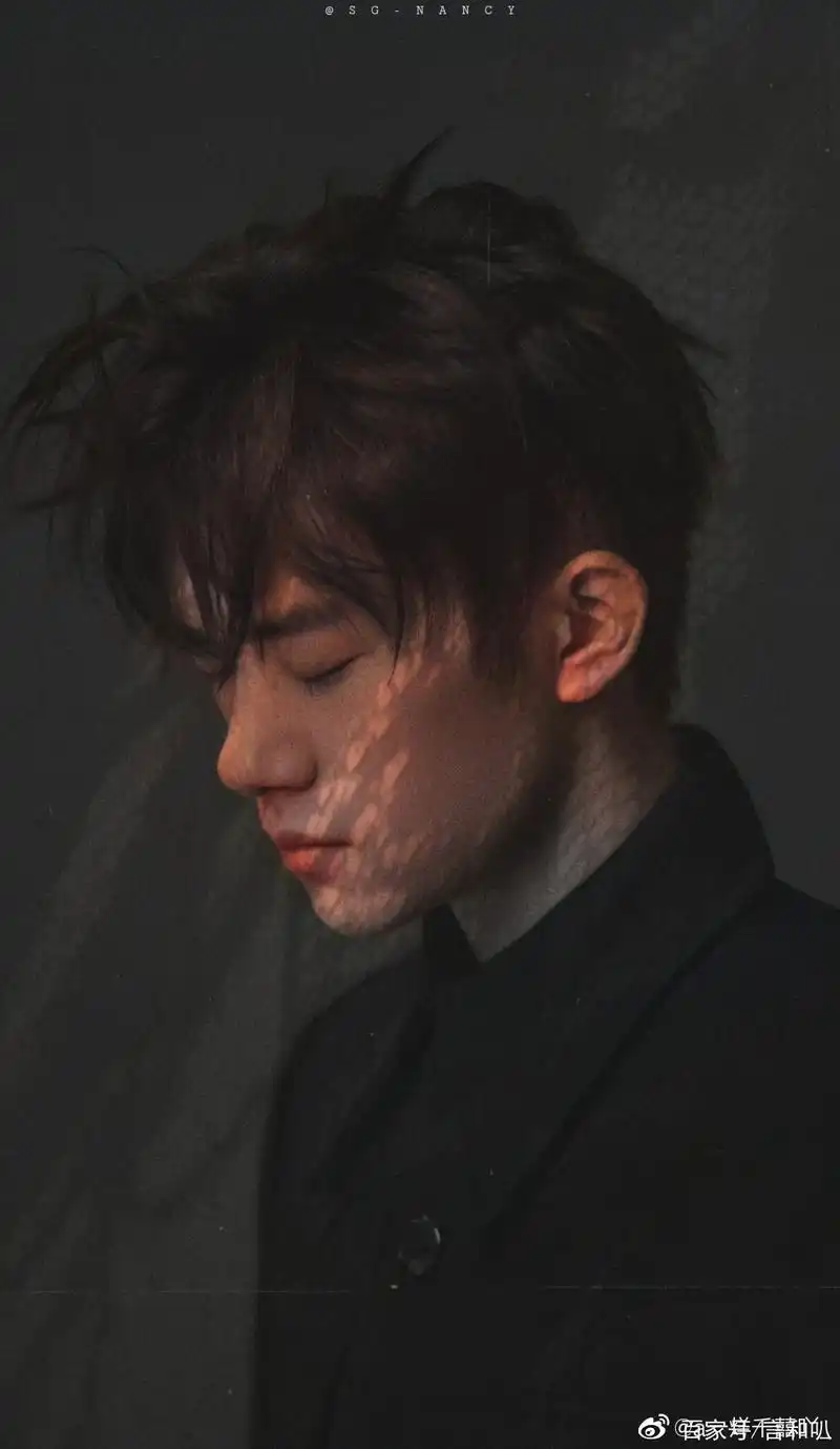 易烊千玺这什么神仙颜值阿,最后一张的千玺你们见过吗?