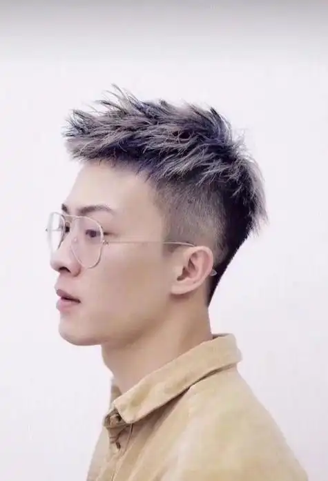 大宽额头男生剃短发造型阳光帅酷气的短头发图片