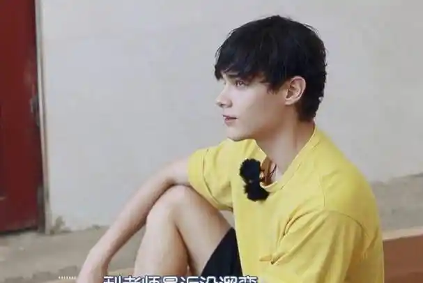 原创原创183刘耀文与181利路修同框身高差咋回事谎报身高可不好