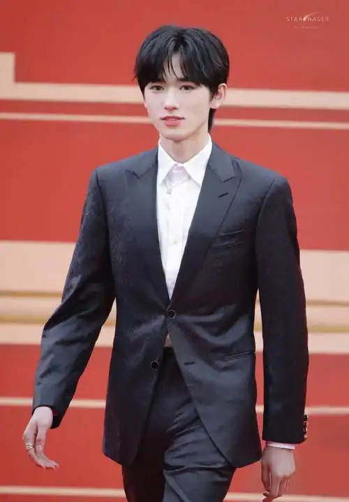 青年演员宋亚轩##时代少年团亮相北京国际电影节