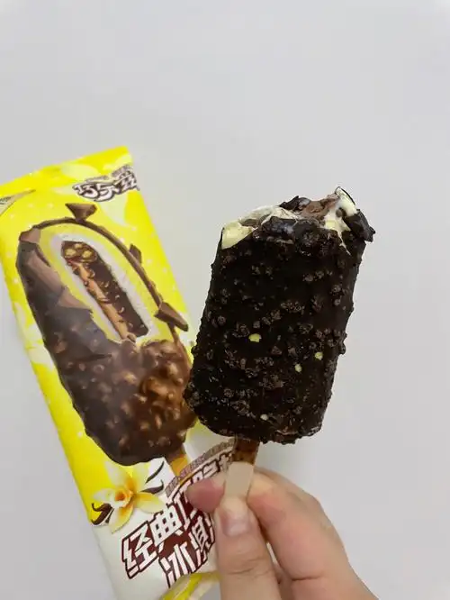 嘻嘻浅炫一个巧乐兹吧