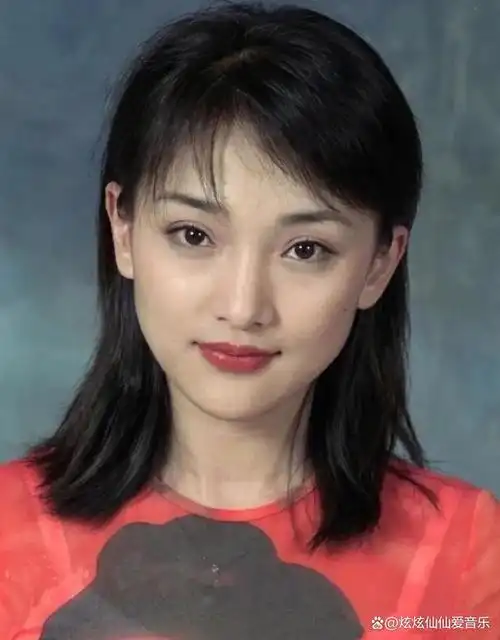 周迅天生自带故事感,一个眼神就是一场戏的倔强"精灵少女"