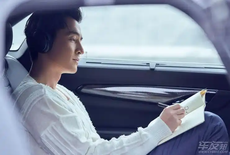 胡歌风范代言全新一代凯迪拉克ct6
