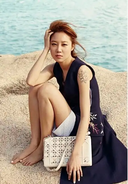 韩国明星孔孝真手臂个性纹身图片分享!