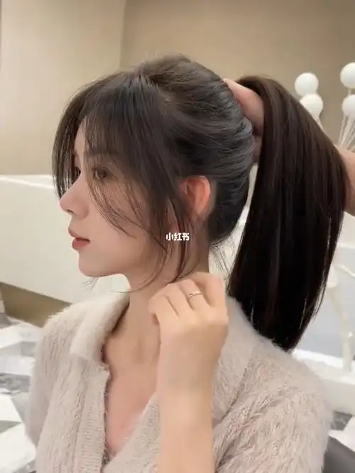 想要减龄 修饰脸型的女孩子特别适合八字空气刘海,它给人的观感显得