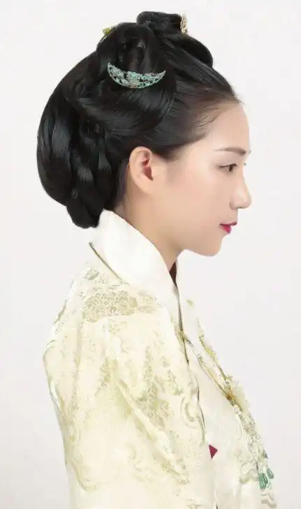 古风发型:温婉盘发造型