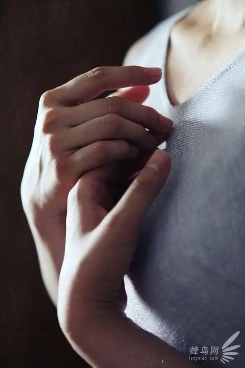 拍摄技巧手是性感的象征如何拍好私房文艺的女性写真