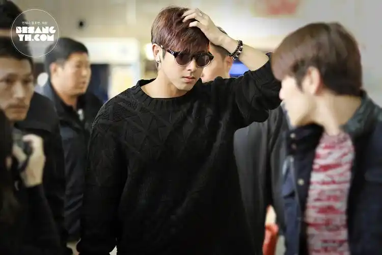 郑允浩是我理想型——抓头发也好帅~~~我是脑残粉