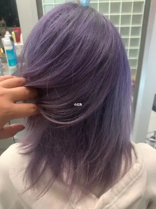 紫灰渐变色星空的发色