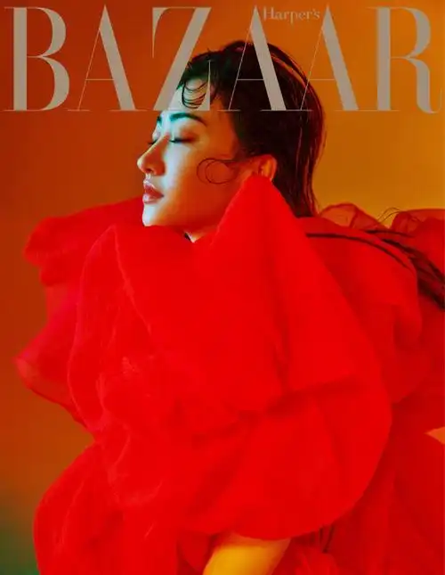 景甜身穿ryzyoryuan红色大裙拍摄芭莎