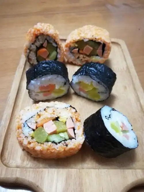 鱼籽酱海苔寿司卷的做法步骤图解-鱼籽酱海苔寿司卷怎么做好吃-菜谱