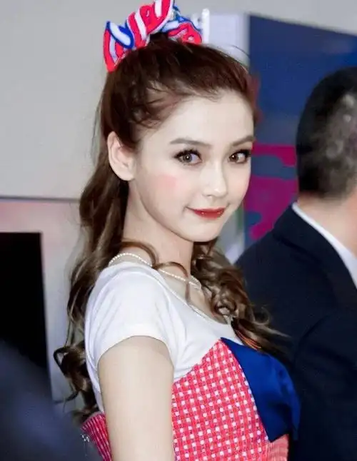 杨颖嫩模时期照片太美了