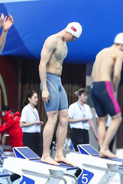 孙佳俊游泳运动员2000年男人