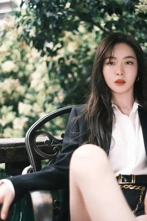 人海之中遇见你开播,赵尧珂化身痴情女记者可盐可甜 - 海报新闻