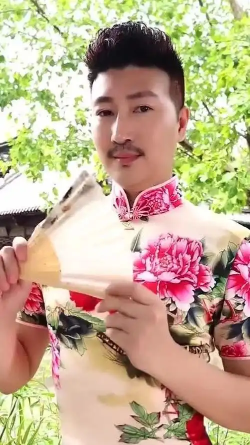 原来只要身材好,男人穿旗袍也能这么有韵味!