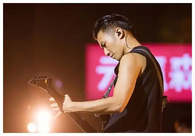 40岁谢霆锋留的这4款发型,一般人驾驭不了,你有剪同款吗?