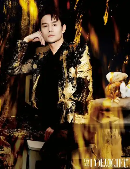 王凯再登时装男士封面帅气优雅展现独特魅力