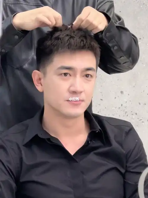 大家来感觉感觉林更新剪头发怎么样