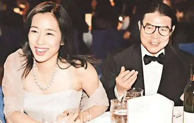 朱玲玲霍震霆离婚19年罕见同框,表情耐人寻味|马|郭晶晶|霍启山