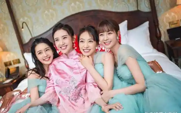 张若昀:老爸"三婚两离",童年"波折",33岁结婚幸福美满