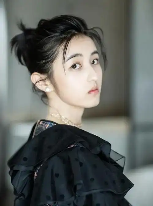 "国民妹妹"张子枫的成名往事,和她背后了不起的母亲