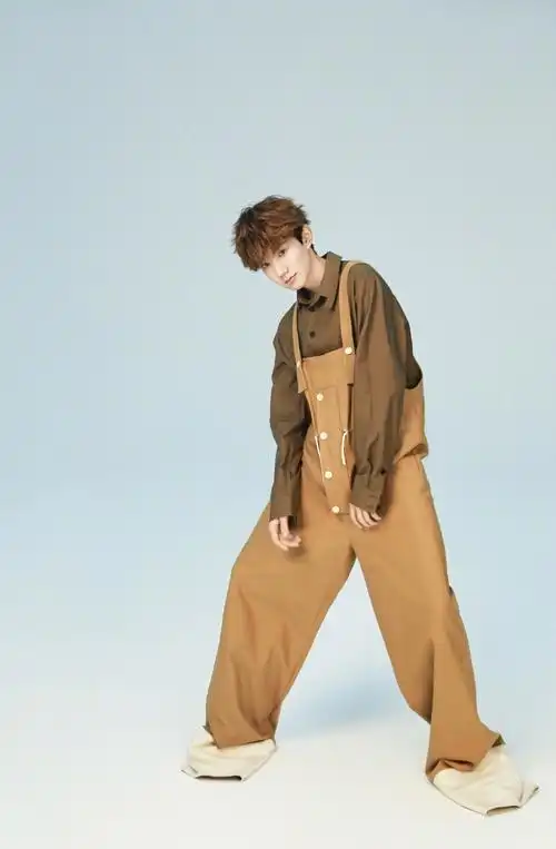 tfboys王源时尚cosmo十月刊封面花絮照图片