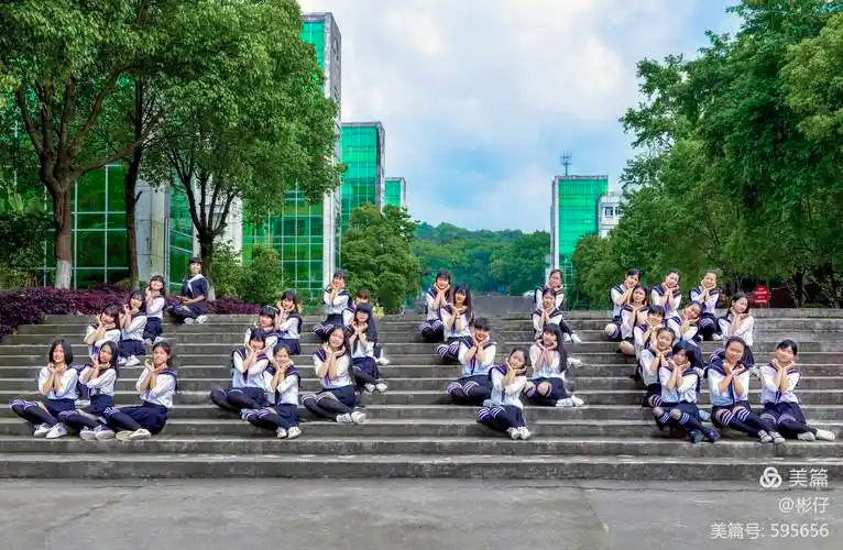 毕业季,难别的是熟悉的校园,难忘的是完美的回忆,难离的是亲密的校友