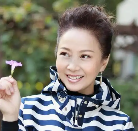 美女演员赵越当红时嫁佟凡恩爱27年未生子女婚姻也幸福美满