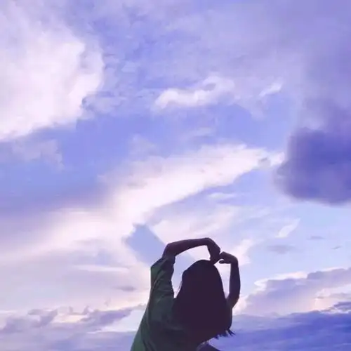 头像情侣蓝天白云清新简约