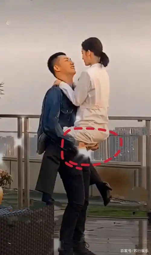 黄景瑜好腰抱李沁吴瑾言毫不费劲手放的位置却暴露了人品