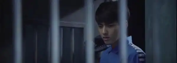 吴亦凡5年前入狱画面遭挖蓝囚服脸色憔悴网友讽cs预测