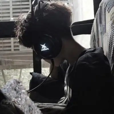 男生霸气冷酷头像社会不惯你