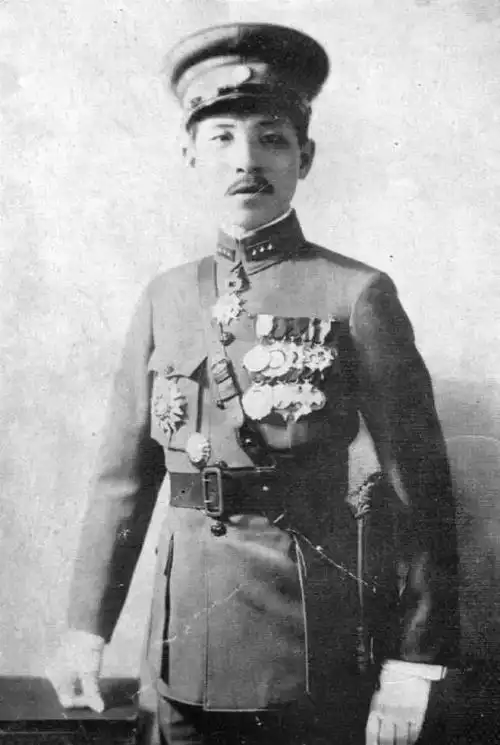 做人就学杜月笙:当年流氓真君子,今日君子真流氓