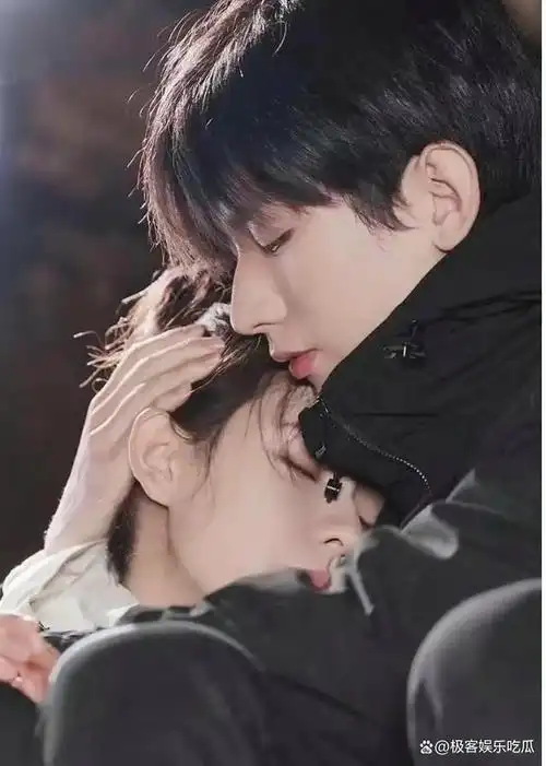 这部剧讲述了一段穿越千年的生死虐恋,成毅饰演的男主角与张予曦饰演