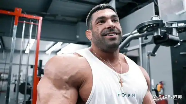棒的健美运动员之一,年仅29岁的他已经是一名男子212磅奥林匹亚的冠军