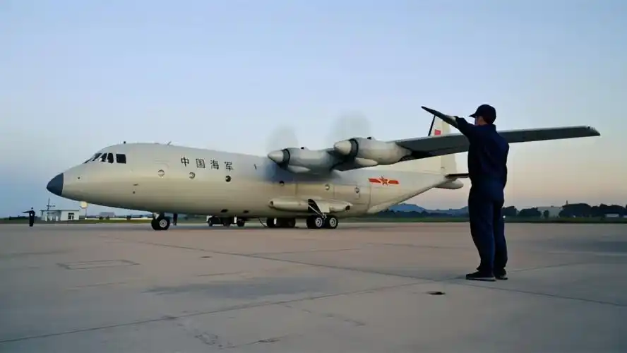 海军航空大学首次运9空投训练 一起看