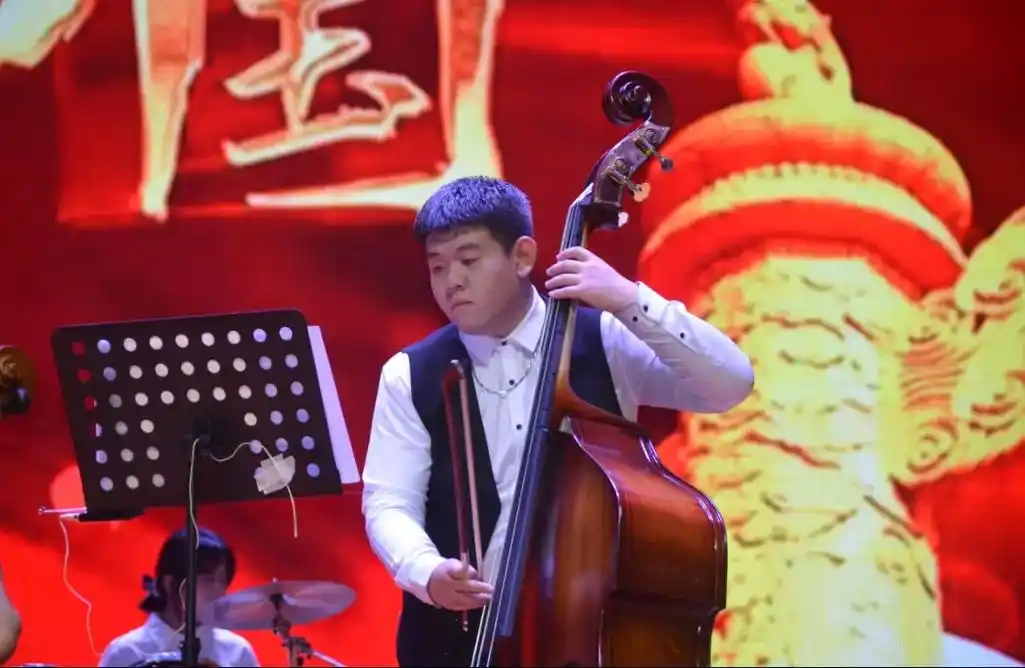 下次再见吧.#淮阴师范学院王营校区 #周周剧场 #低音提琴 - 抖音