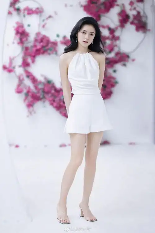 赵今麦秀嫩脚 多穿穿这种鞋,太懂我们了__财经头条