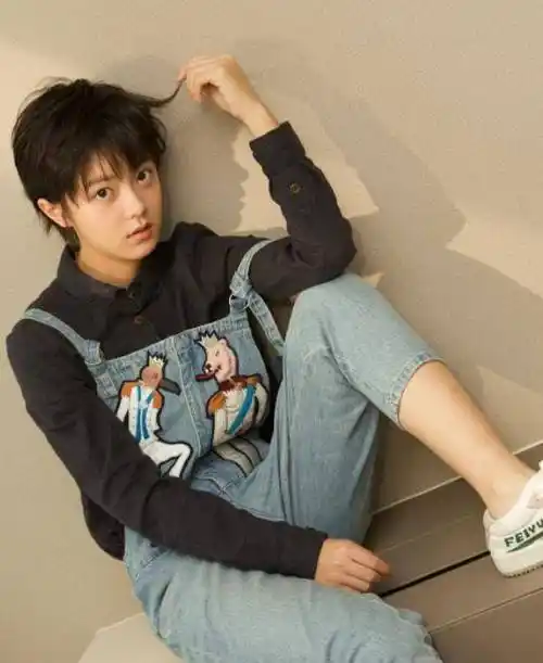 明星字迹大比拼,赵今麦肖战被赞学霸,王一博被调侃像小学生_字体_一手