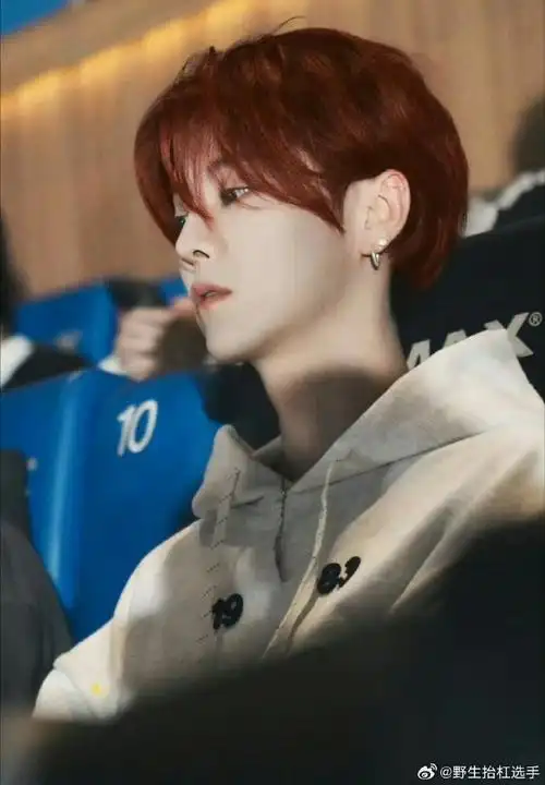 鹿晗关晓彤情侣发色##鹿晗关晓彤红发造型