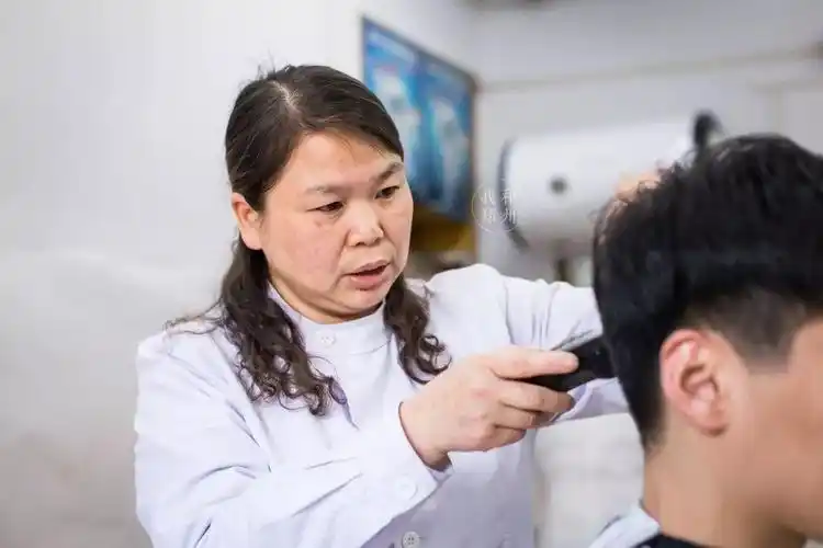 二月二龙抬头去趟郑州老式理发店才带劲儿