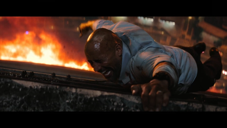 《摩天营救》中5个惊险的画面,处处惊心动魄,九死一生